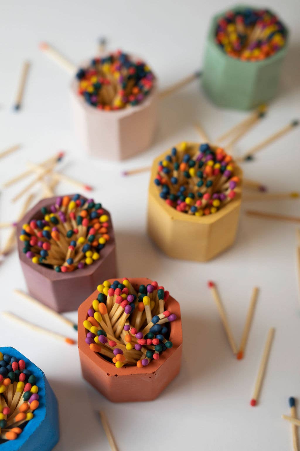 Tenn Prairie – wholesale Tändstickshållare – Betonghållare för tändstickor – med 2-tums regnbågsfärgade säkerhetständstickor13