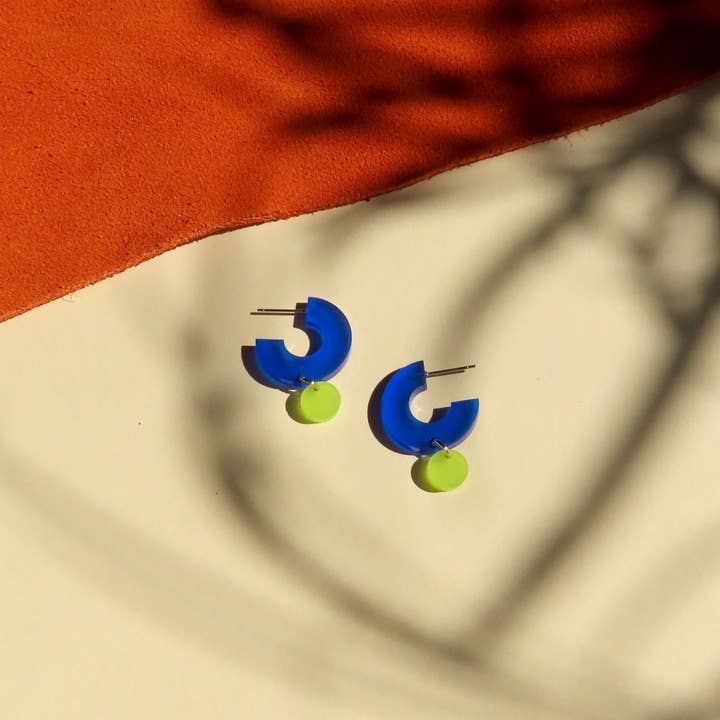 Niemalsmehrohne - Wholesale Dangle Earrings - Silva creoles made of acrylic and stainless steel in ink blue and lime2