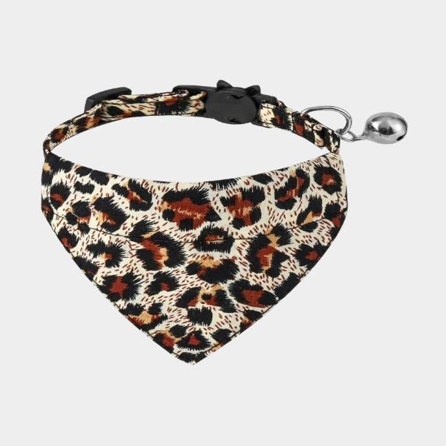 Bandana con collare per gatti - Stampa leopardata beige per la vendita all'ingrosso da parte di Zacal Cat Collars