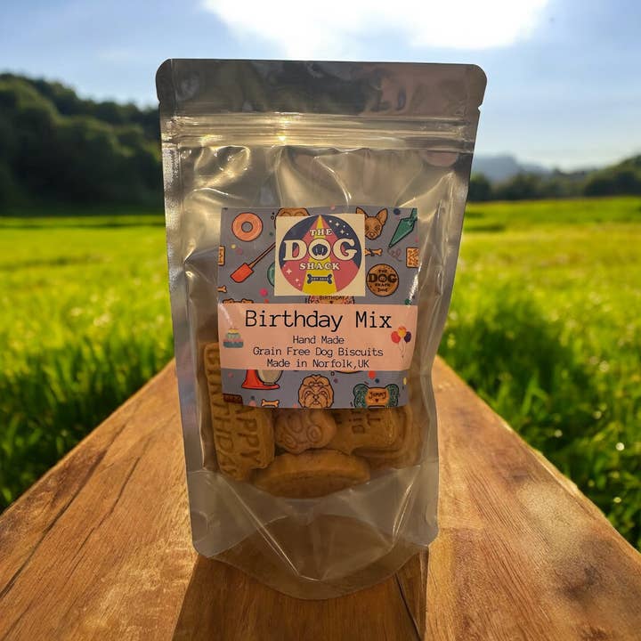Grattis på födelsedagen Mix Spannmålsfria Hundkex för wholesale av The Dog Shack