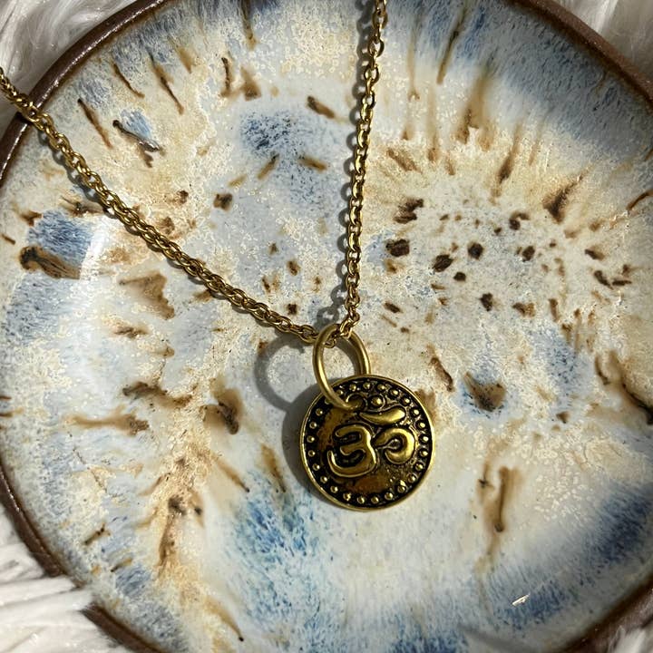 Bare Bones Jewelry London – Großhandel Kette mit Anhänger/Charm – Om Halskette