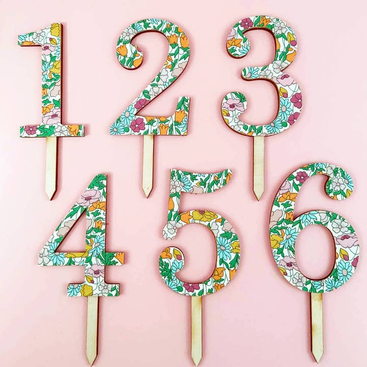 Eleanor Moss Studio – Engroshandel Kagepynt – Liberty of London numre kage Topper (Valmueskov)