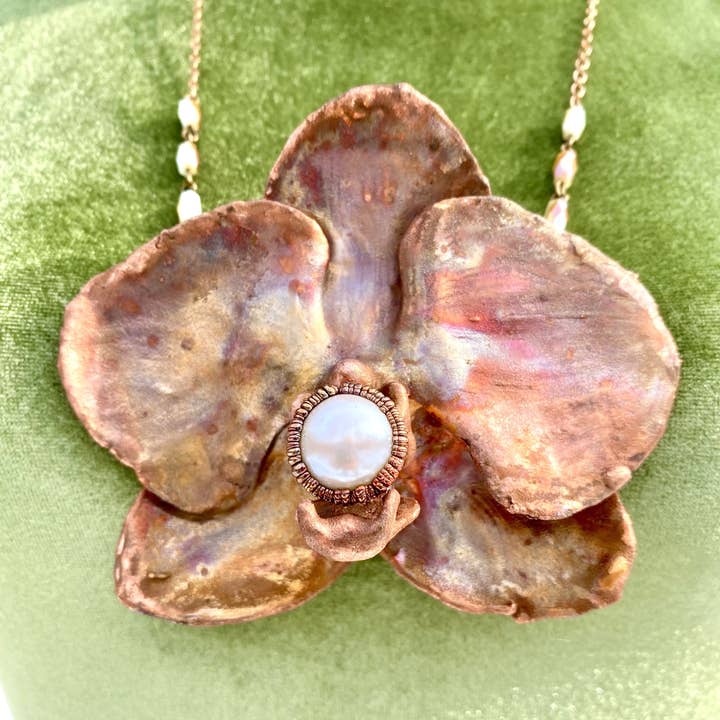 The Posh’mina – Großhandel Kette mit Anhänger/Charm – Halskette mit echten riesigen Orchideen, elektrogeformt aus Kupfer