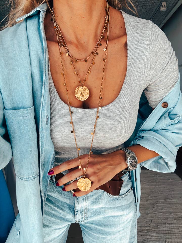 Colar dourado com camadas e grande moeda antiga por atacado de Goupi