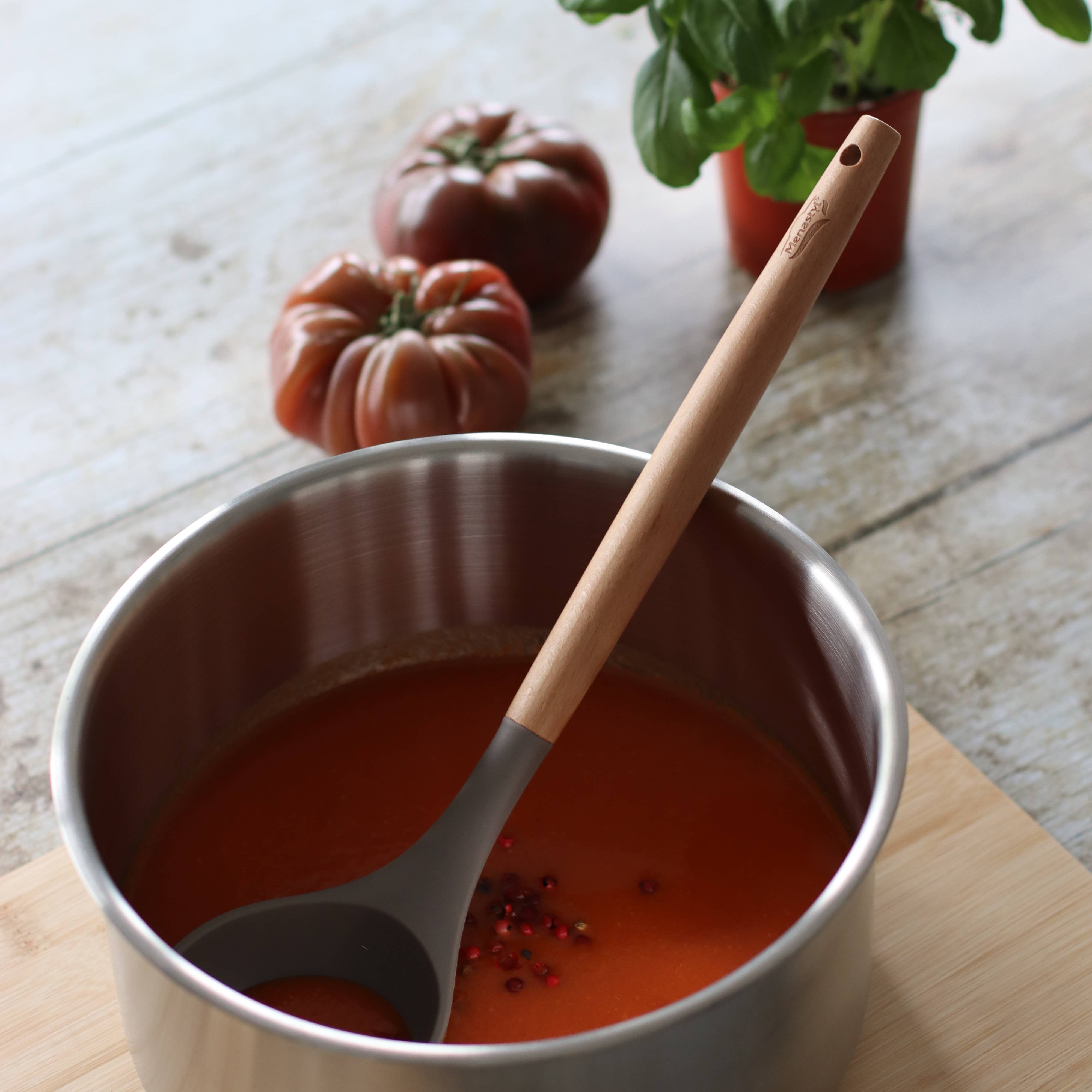 Menastyl - Wholesale Kitchen Utensil Set - Eliott 10-piece silicone utensil set with wooden handle1