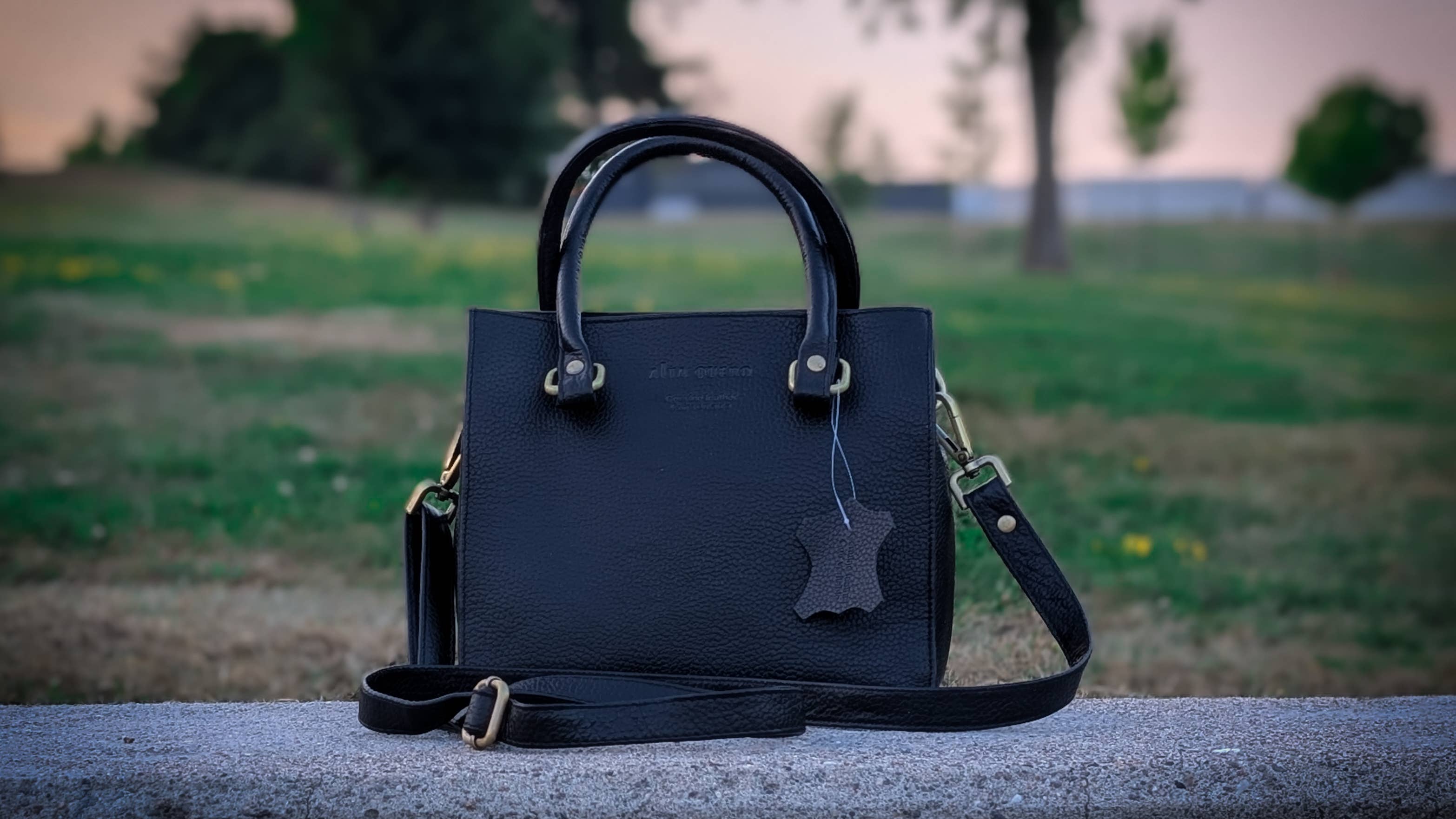 Alta Quero - Wholesale Crossbody Bag - Women's - Crossbody Bag, Black Leather, Ladies4