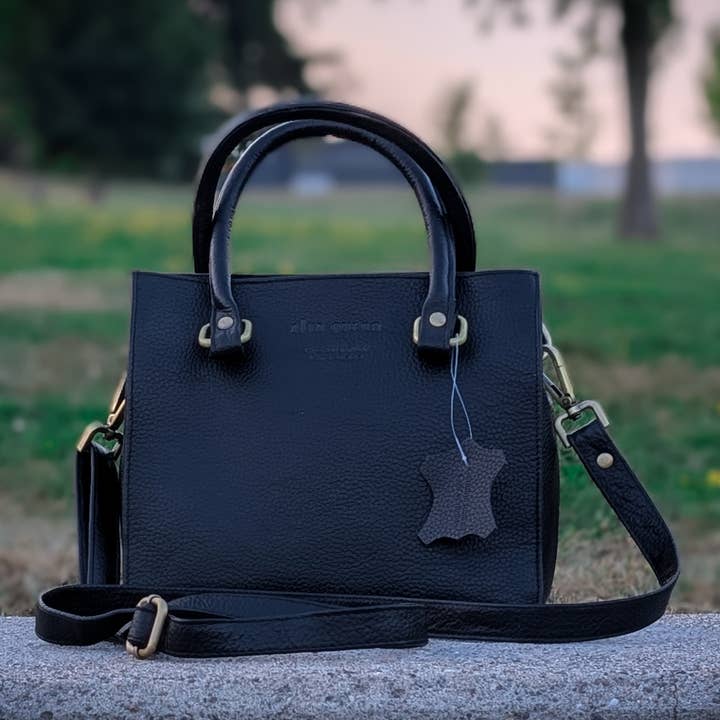 Alta Quero - Wholesale Crossbody Bag - Women's - Crossbody Bag, Black Leather, Ladies4