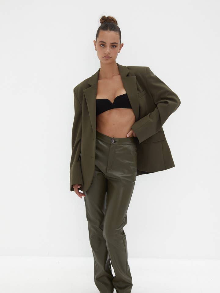Pantaloni in pelle sintetica - Khaki per la vendita all'ingrosso da parte di Style Addict