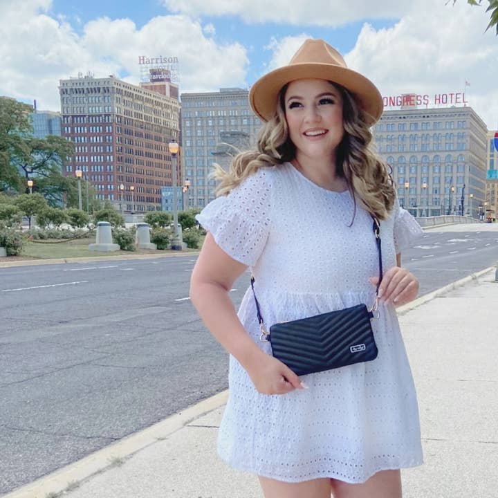 Itzy Ritzy - Wholesale Wallet - Women's - *OUTLET* Jetsetter Boss Pouch™ Wallet1