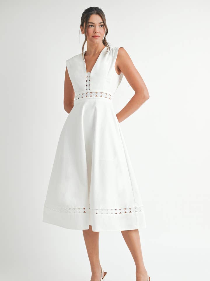 Robe midi évasée sans manches – Détail découpé brodé pour la vente par EB LUXE