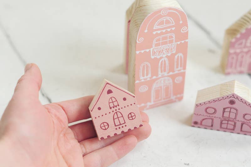ANAMARKOkids - Vente Jouet en bois – enfant - Maisons roses village en bois peint à la main, maisons miniatures2
