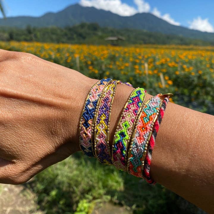 Love Is Project - Vendita all'ingrosso Bracciale in tessuto/intrecciato - Braccialetto dell'amicizia Bali - Festa del festival