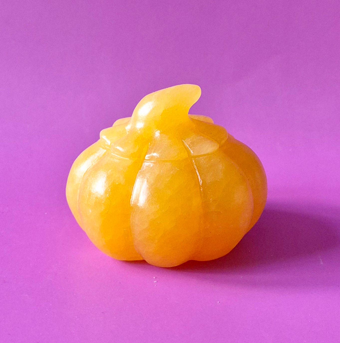 Moonlight Gemstones - Vente Pierre et cristal de spiritualité - Calcite Miel Jaune Pierre Précieuse Citrouille Sculptée – 7 cm | Décoration d'Halloween et booster d'énergie1