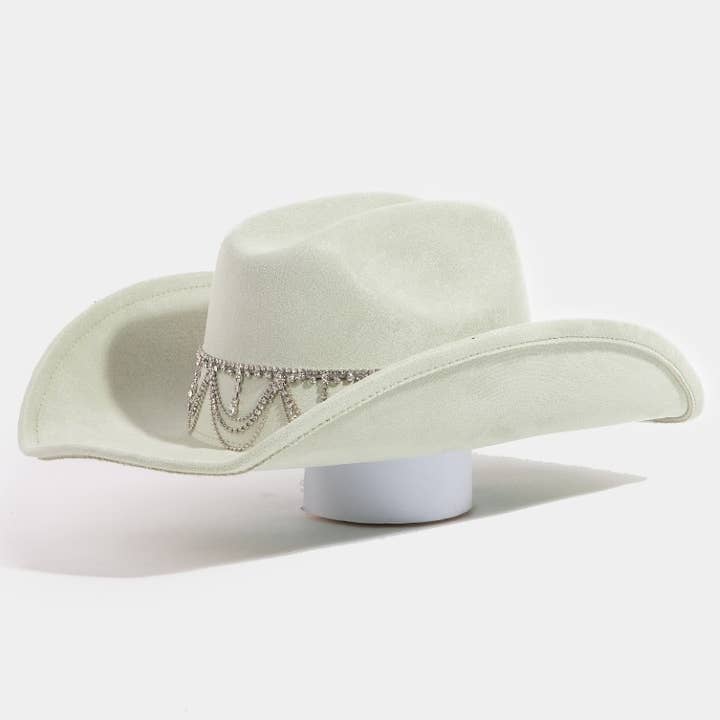 Chapeau de cowboy western à maillons en strass pour la vente par Collections by Fame Accessories