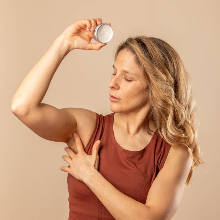 We Inspire Beauty - Wholesale Deodorant - Unisex - Natural deodorant in aluminum jar - Fresh flowers of c3