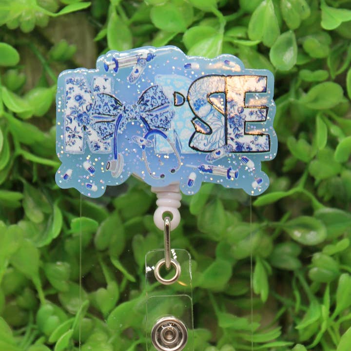 Porta credenciales/enrollable de enfermera con diseño floral azul y estetoscopio. para venta al por mayor de Hylidae Boutique