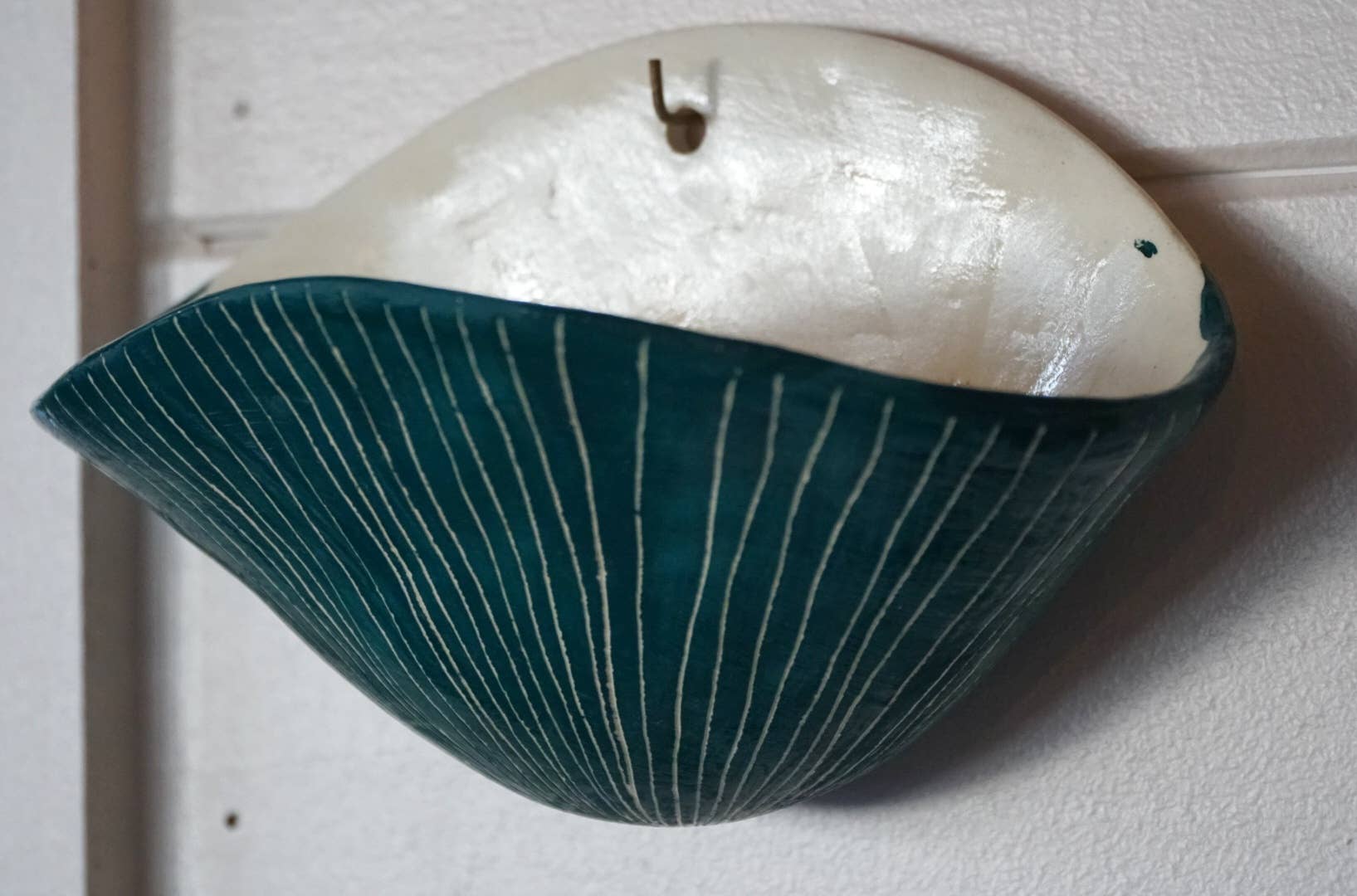 Half Light Honey - Wholesale Wall Planter - Vertical Line Wall Planter in Glazed Teal & White2