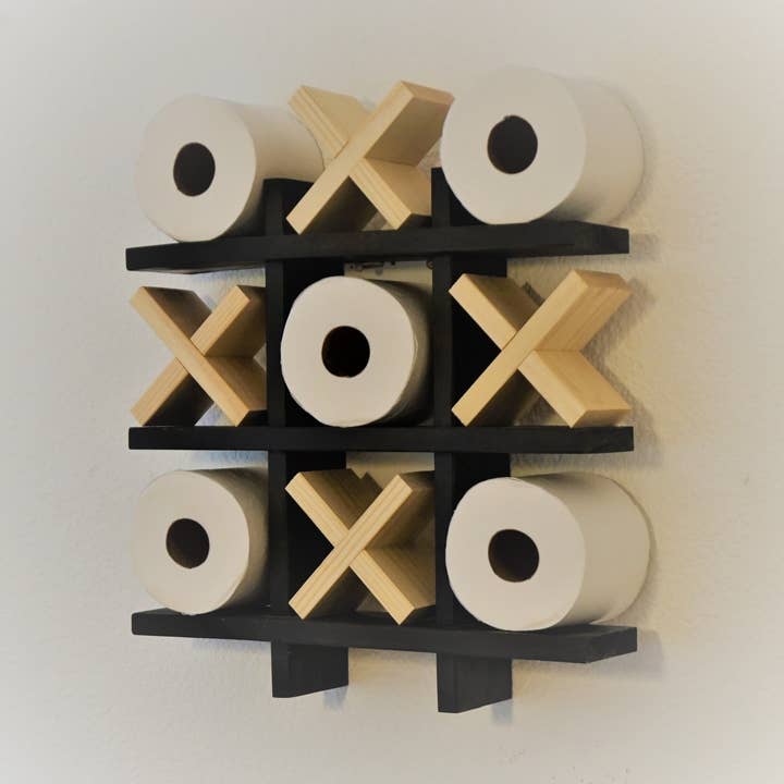 Tic Tac Toe para baño teñido de negro | Portarrollos para venta al por mayor de Winding Hills Designs