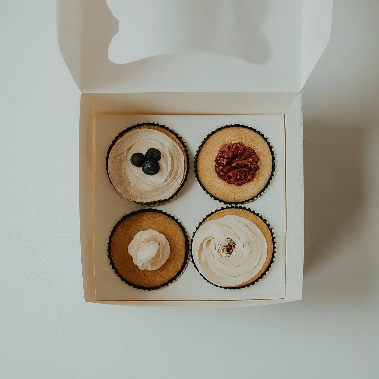 Tennessee IMPEX - Wholesale Cupcake/Muffin Pan - Cupcake Boxes with insert for 4 Pastries (6x6x3 in) White3