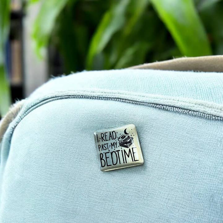 The Enamel Pin Factory – wholesale Lapel pin/button – I Read Past My Bedtime - Eco Pin Badge2