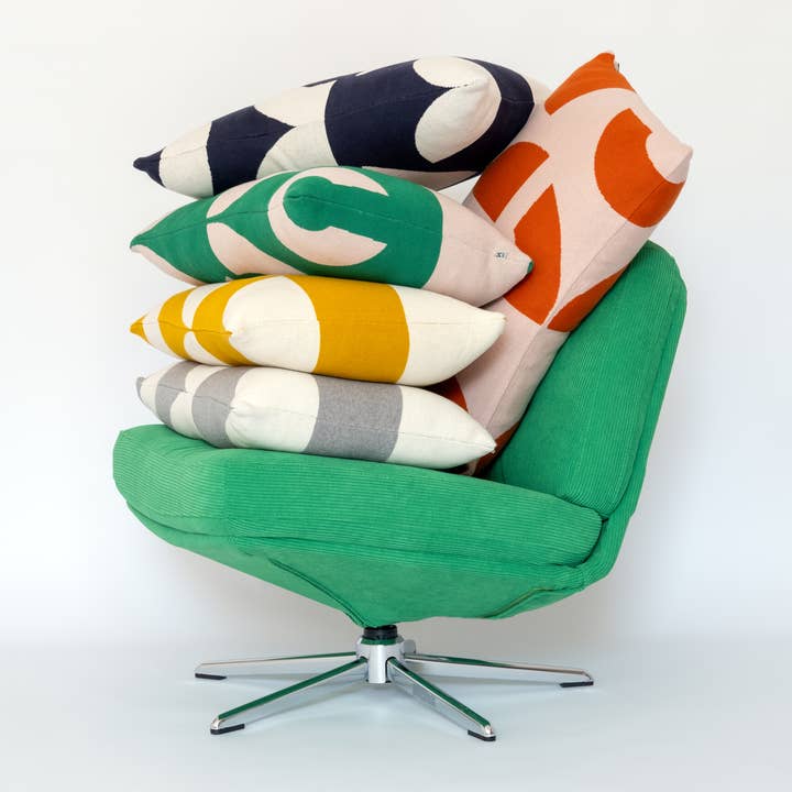 Sophie Home Ltd – wholesale Throw/decorative pillow – Cotton Knit Throw Pillow/Cushion - Deko Navy1