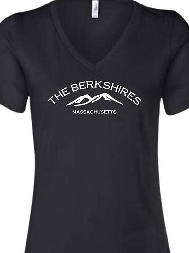 Berkshire Mountains con scollo a V da donna (taglia S-2XL, 1-99 ct.) per la vendita all'ingrosso da parte di 413 Shirts