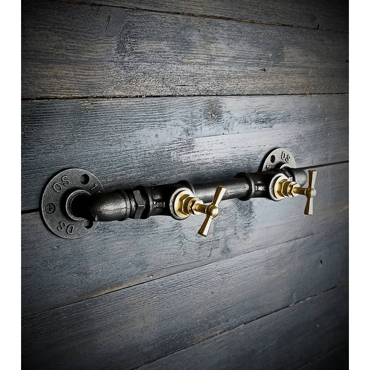 Väggmonterad klädhängare i metall, industriell stil #2 för wholesale av Strange Workshop