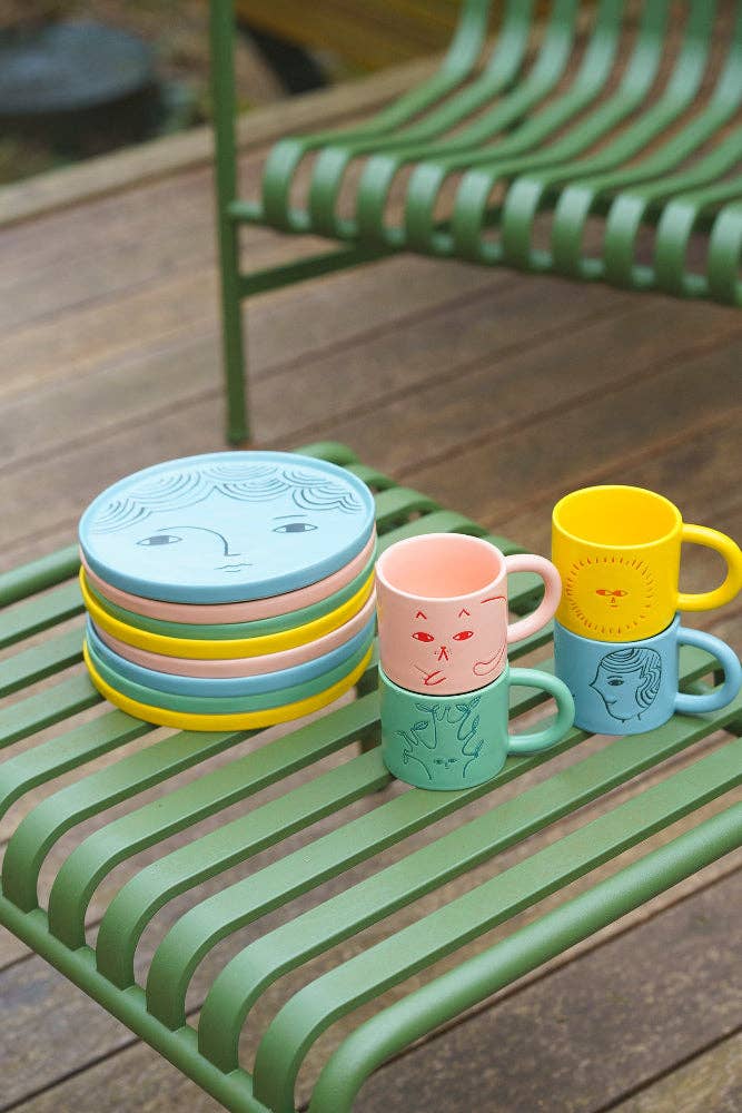 Donna Wilson – wholesale Kaffekoppar – Mugg med ansikten i tealblått från Donna Wilson2