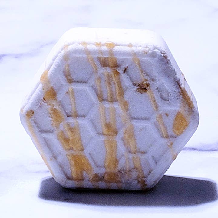 Bombe de Bain Avoine Lait & Rayon de Miel | Apaisant | Nourrissant pour la vente par Kim's Bath Shop LLC