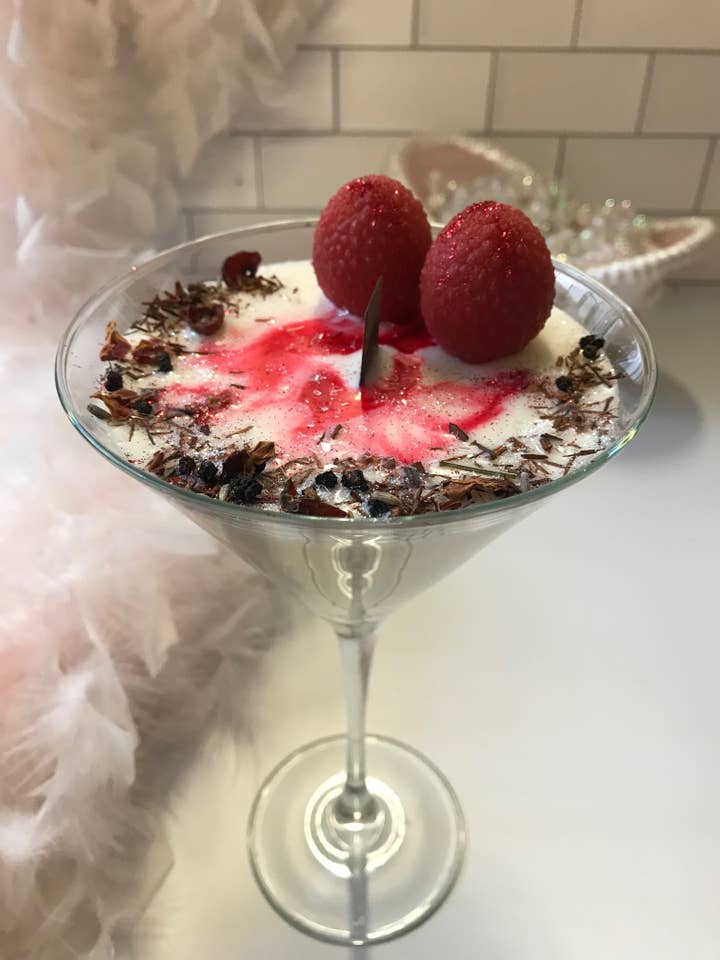 Candle Lychee Martini for wholesale by Honeycat Cosmetics