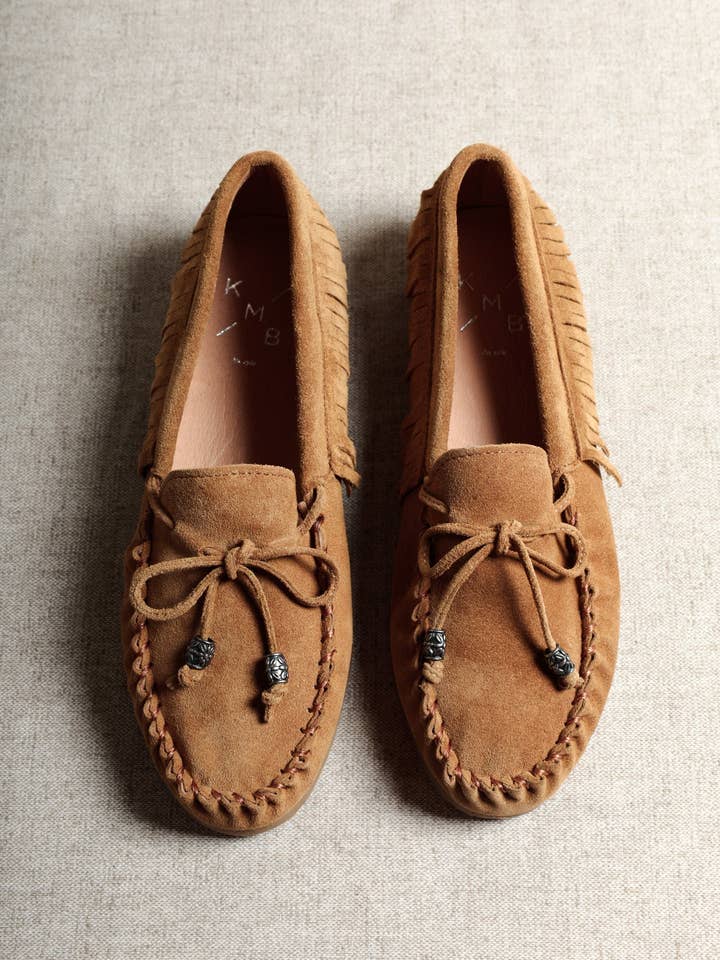 BINITA COGNAC – Mocasines de Gamuza Estilo Kiowa con Detalle de Flecos para venta al por mayor de KMB Shoes