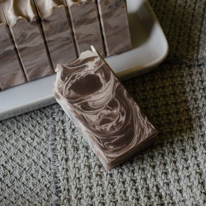 Coconut Vetiver Artisan Seife für den Großhandel von Avery Grey Soapery