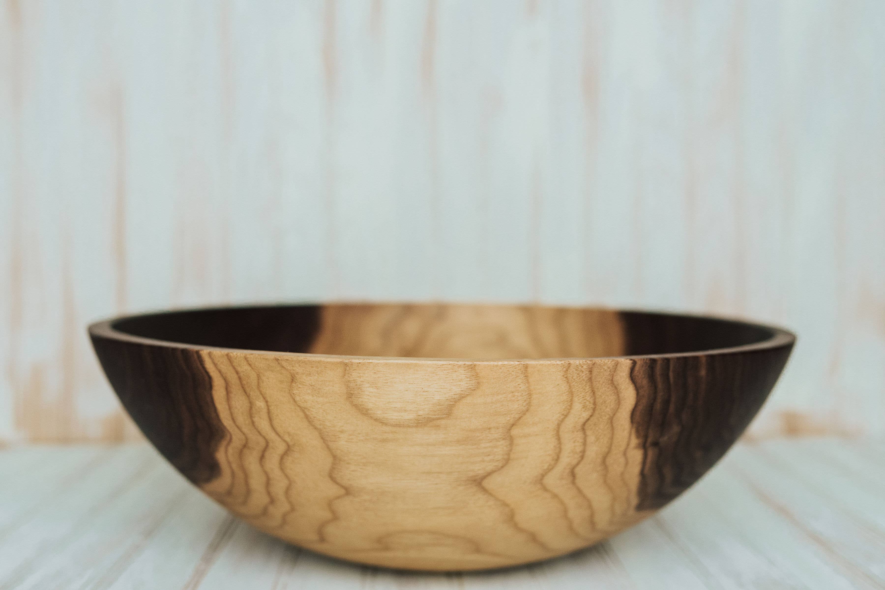 Holland Bowl Mill - Vente Assiettes/plats/bols de décoration - Noyer américain - Bol de 17 po/finition huilée1