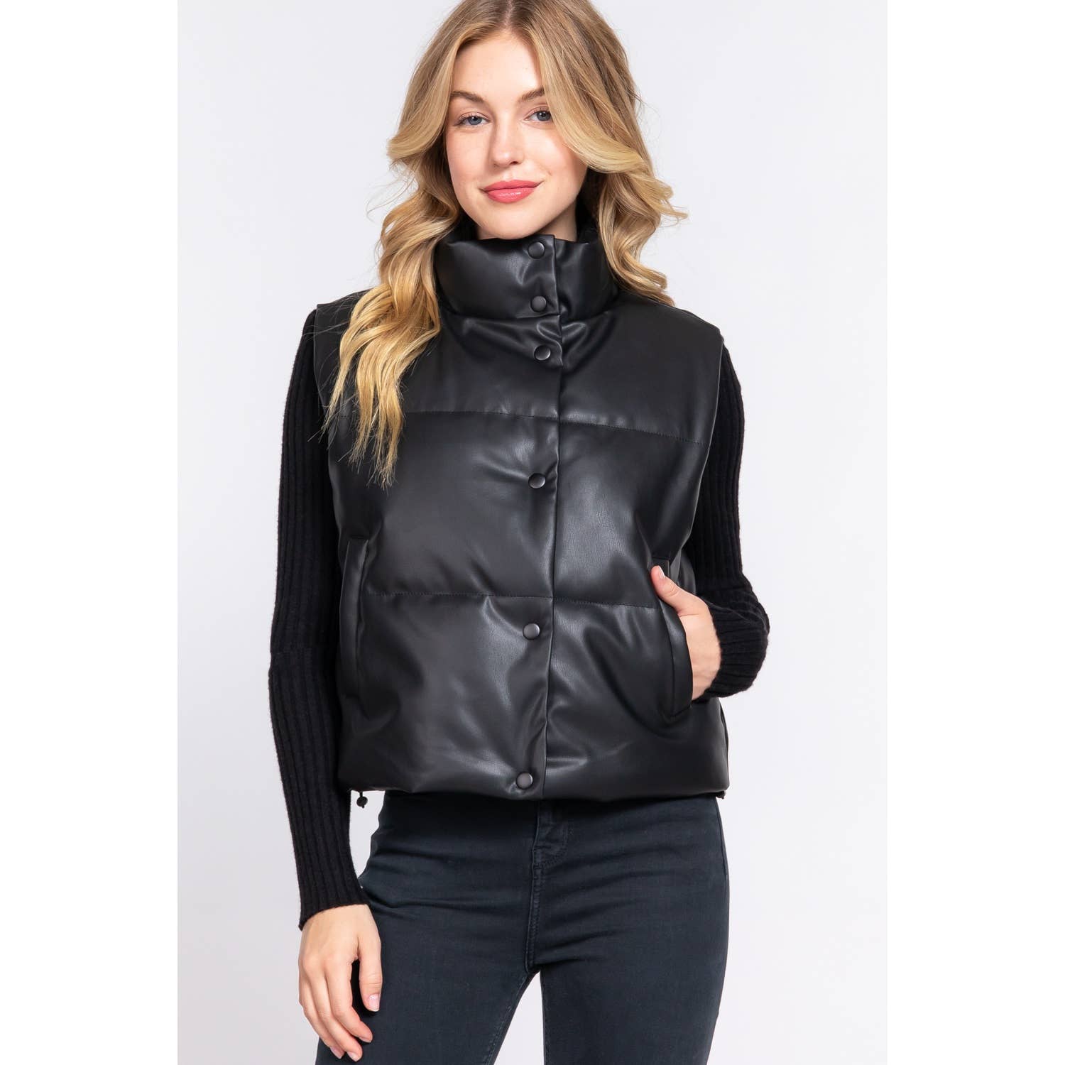 Apolline – wholesale Väst - Dam – HÖG HALS QUILTAD PU PUFFER VÄST1