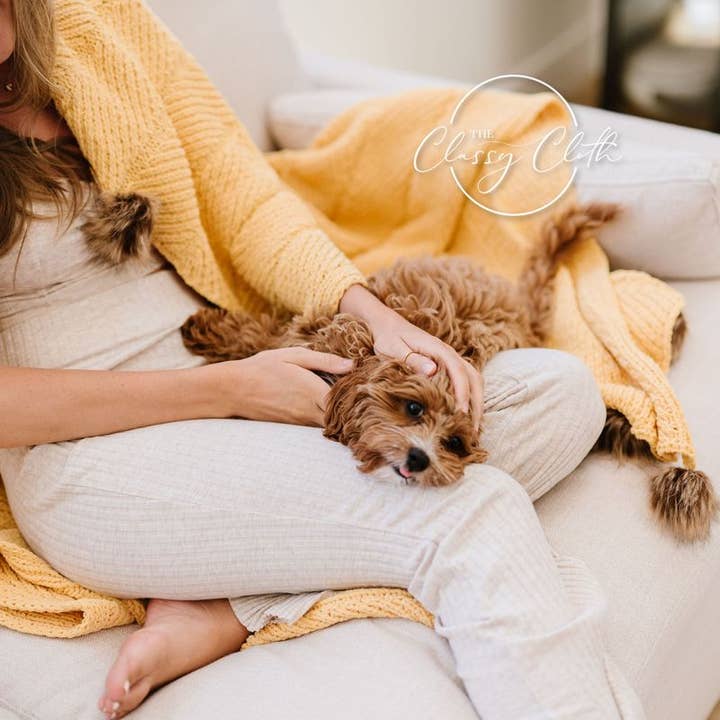 The Classy Cloth WS - Vente Plaids - Couverture à pompons en chenille - Mustard RTS3