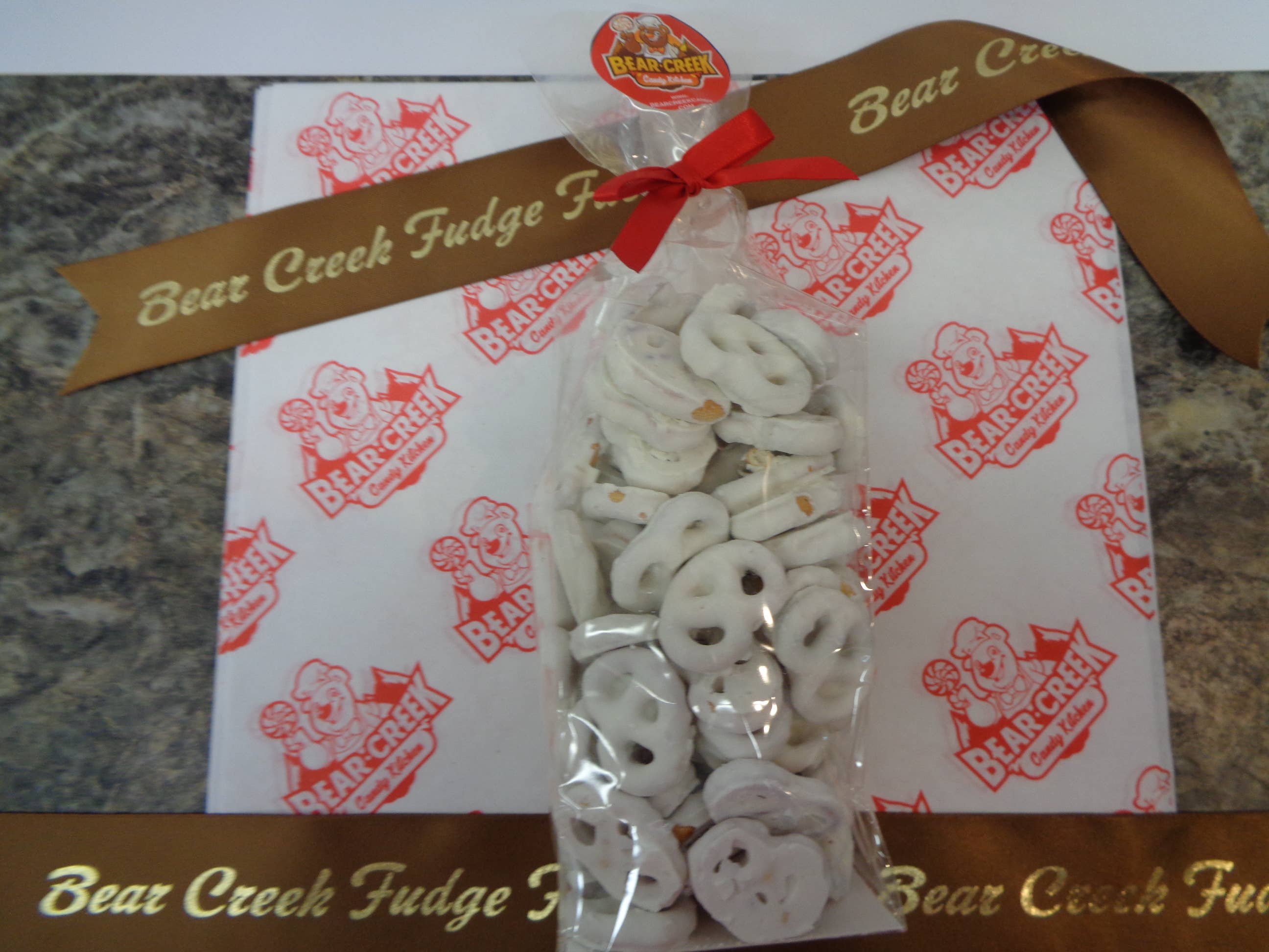 Bear Creek Candy Kitchen – Großhandel Brezel – 🥨Weiße Schokoladenbrezeln🍫 1-Pfund-Beutel2