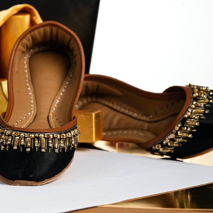 Scarpe da sposa basse nere ebano per donna con ricamo in filo d'oro per la vendita all'ingrosso da parte di Qhareed