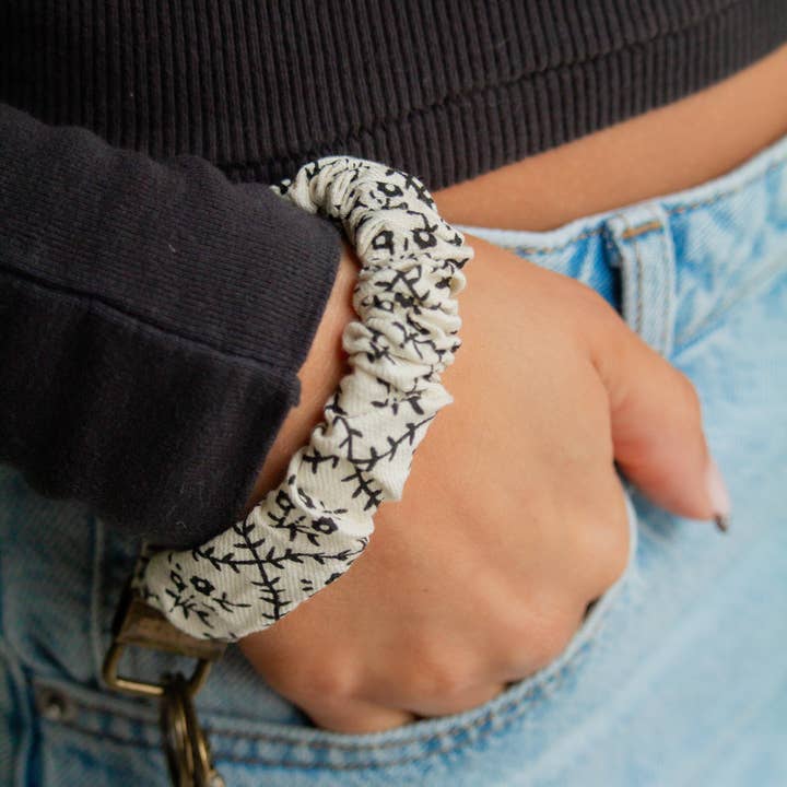 Shop Andi – wholesale Keychain – Women's – Ebony and Ivory Keychain