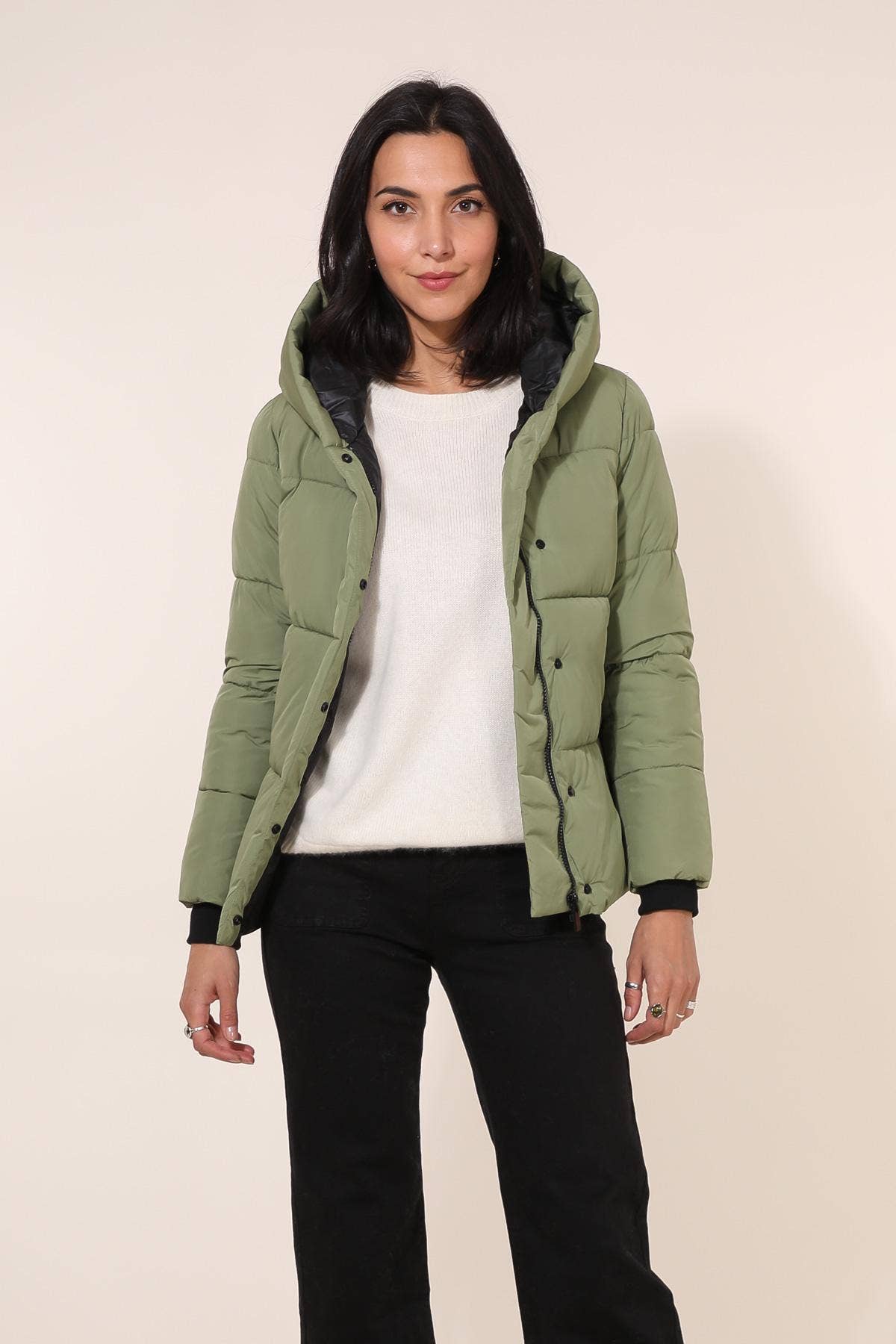 Attrait Paris - Wholesale Puffer Jacket - Women's - Short hooded jacket with side edges4