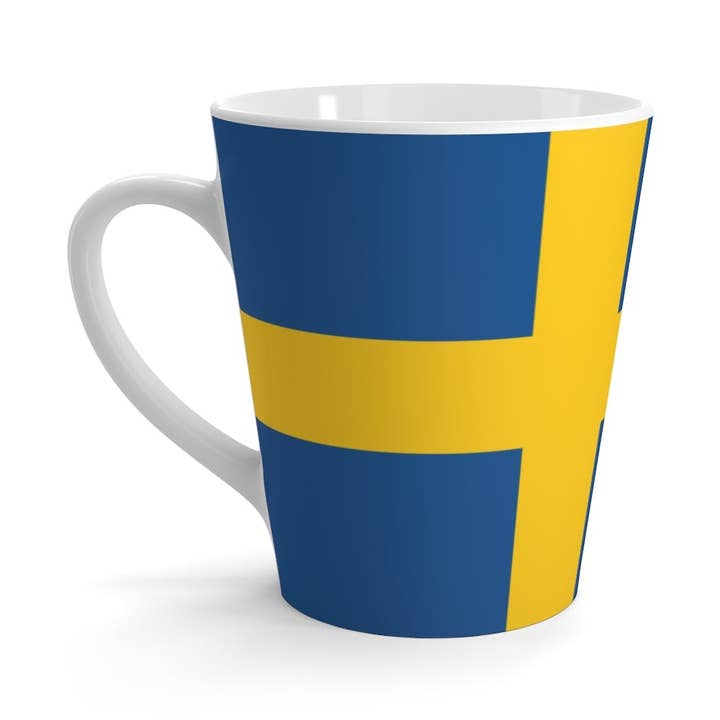 Mug Latte Drapeau Suédois pour la vente par Scandinavian Design Studio