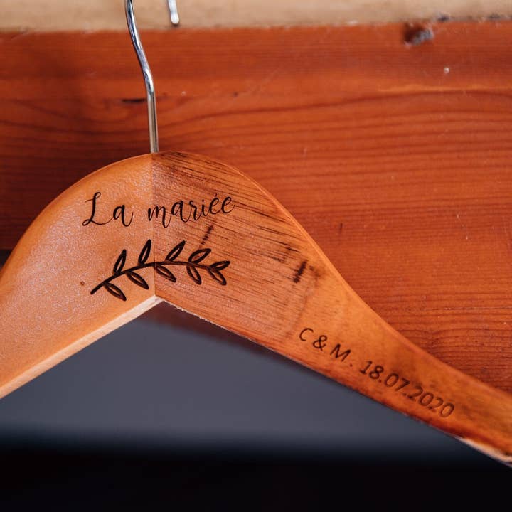 ATELIER MFK - Wholesale Clothes Hangers - Personalized wooden hanger "Wedding"