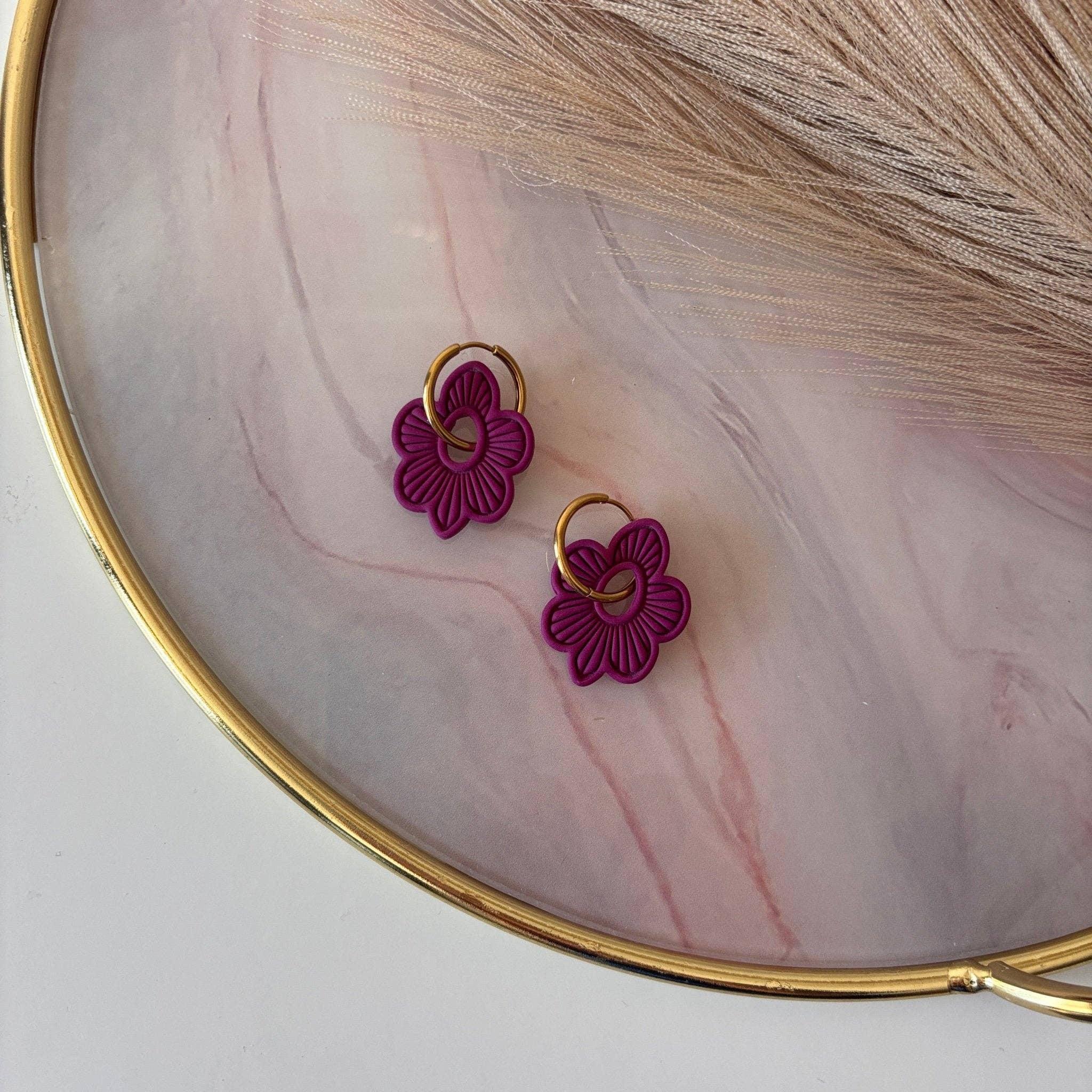 DUESTELLE ITALIA - Wholesale Dangle Earrings - Amaia - Hoop earrings with 18K gold-plated flower charm13