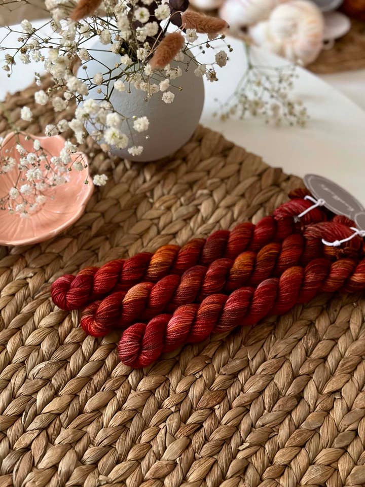 SuperSock Yarn - Redhanded para venta al por mayor de laurelknits