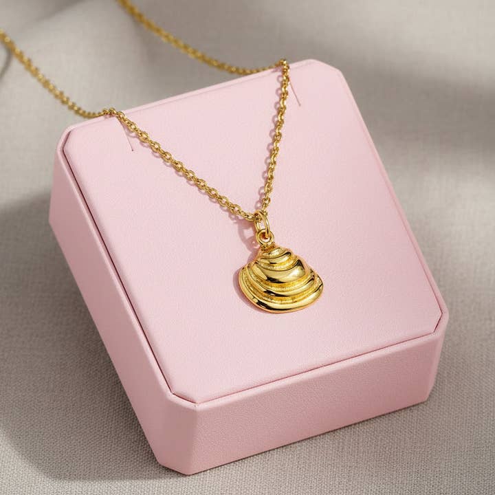 Collier en coquillage de palourde impériale Vénus pour la vente par Freedom Clasp