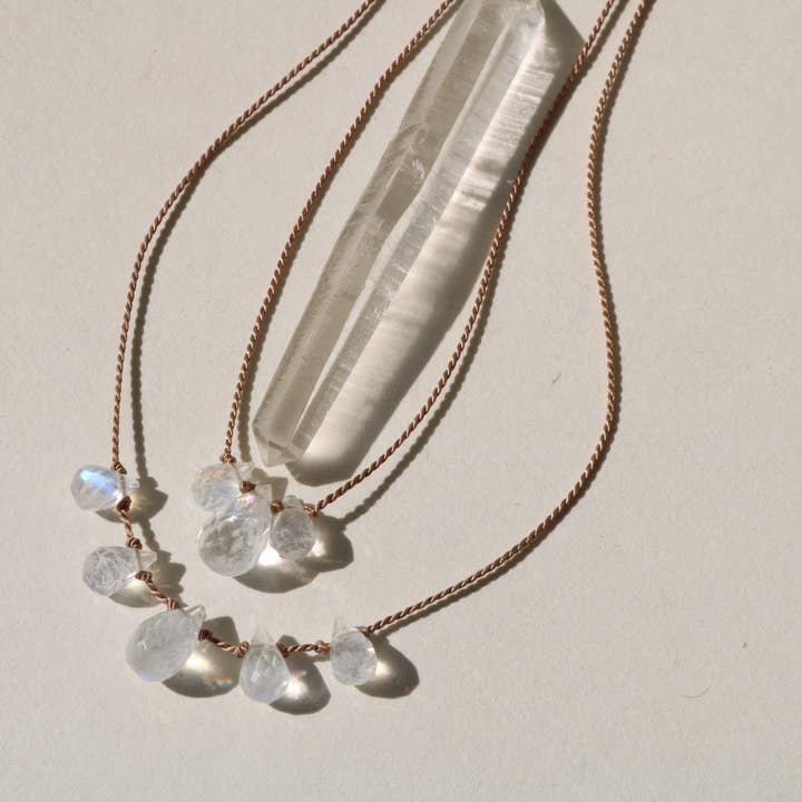 Vibe - Wholesale Pendant/Charm Necklace - VIBE NECKLACE | RAINBOW MOONSTONE DEW DROPS 32