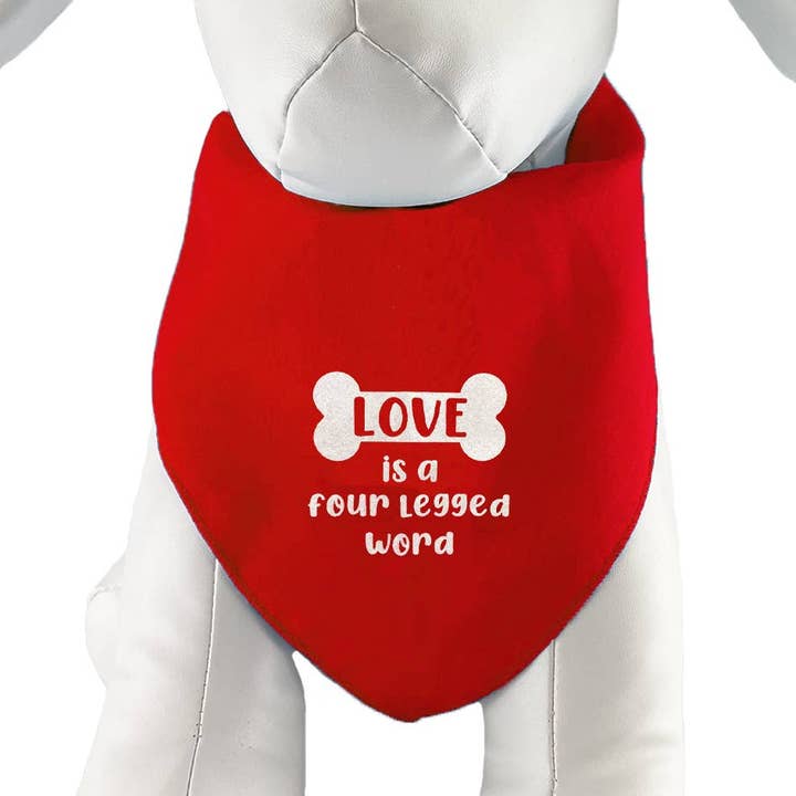 Sentimental Pet Bandana - „Liefde is een vierbenig woord” voor wholesale door Dog & Me