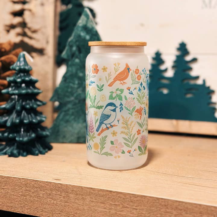 Verres en verre dépoli pour oiseaux de jardin avec couvercle + paille en verre pour la vente par Reclaimed Maine Co.