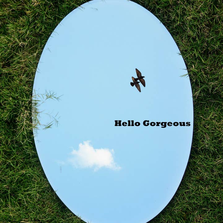 Hello Gorgeous Vinyl Decal for engroshandel hos All Things Scarlett