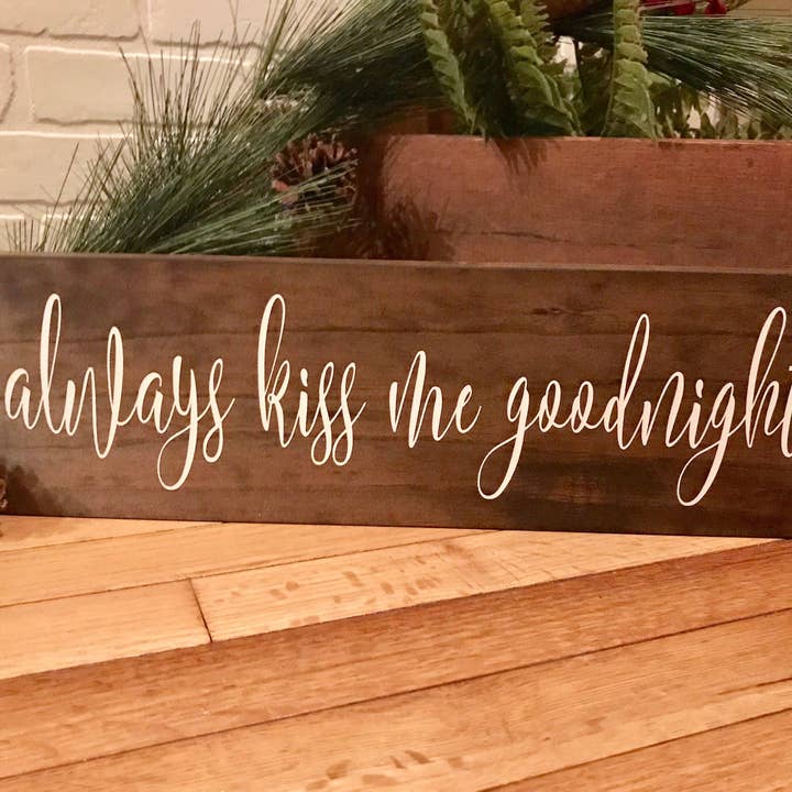 Panneau Always Kiss Me GoodNightwood pour la vente par Gray Barn Creations