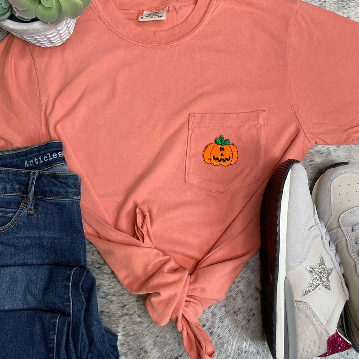 Patchiertes Silly Jack-O-Lantern T-Shirt mit Taschen für den Großhandel von Rogue Society Apparel®️